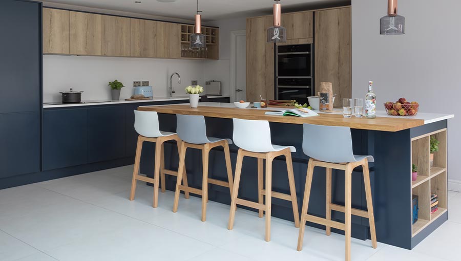 Blue handleless kitchen with oak