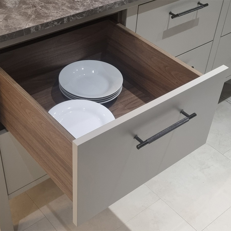 Deep pan drawer for kitchens