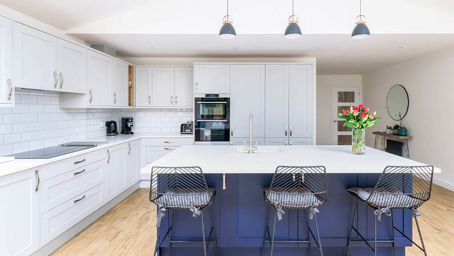 Grey kitchen with blue accents