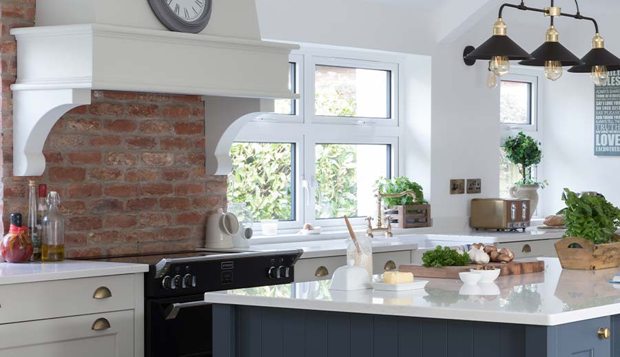 Kitchen mantle in a blue classic kitchen