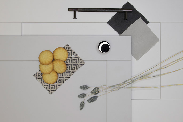 Grey matt kitchen doors with black matt handles