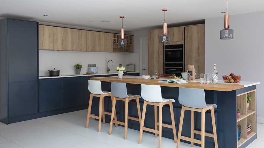 Modern dark blue kitchen with natural oak tones