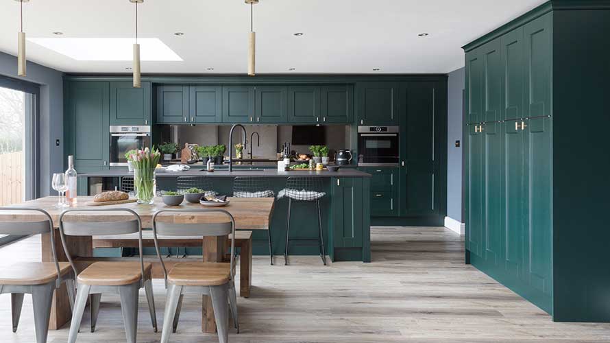 Dark shaker kitchen in green