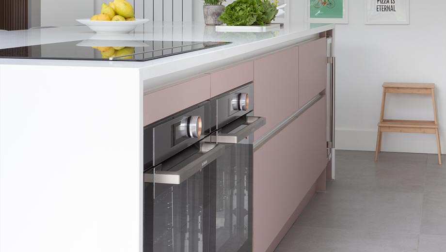 Extra wide and deep drawers in an open plan kitchen living room