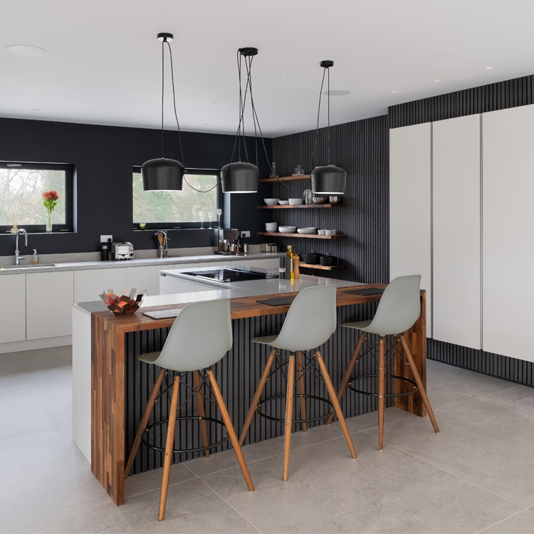 A grey handleless kitchen with grey handleless kitchen doors