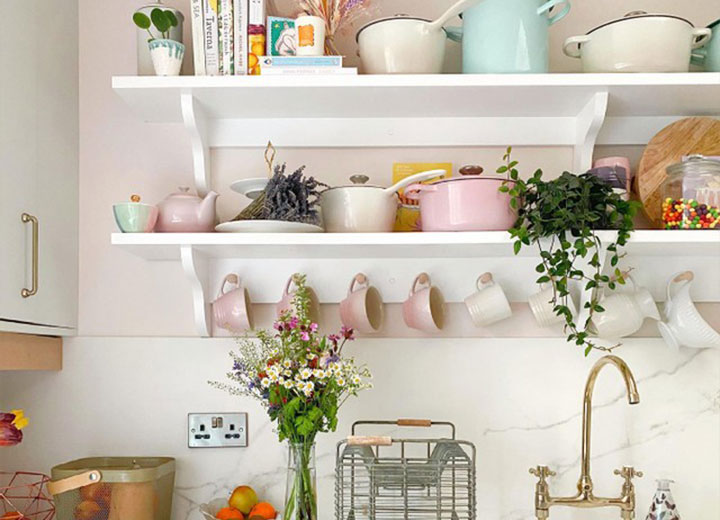 Kitchen shelves in a grey kitchen