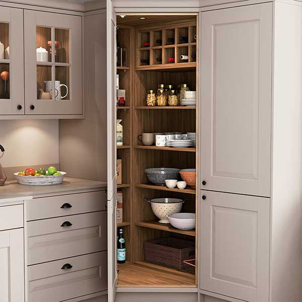 Corner kitchen pantry