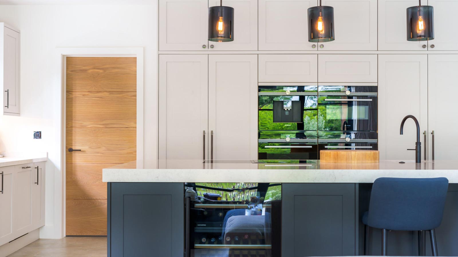 A modern cashmere kitchen created from a Shaker cashmere kitchen