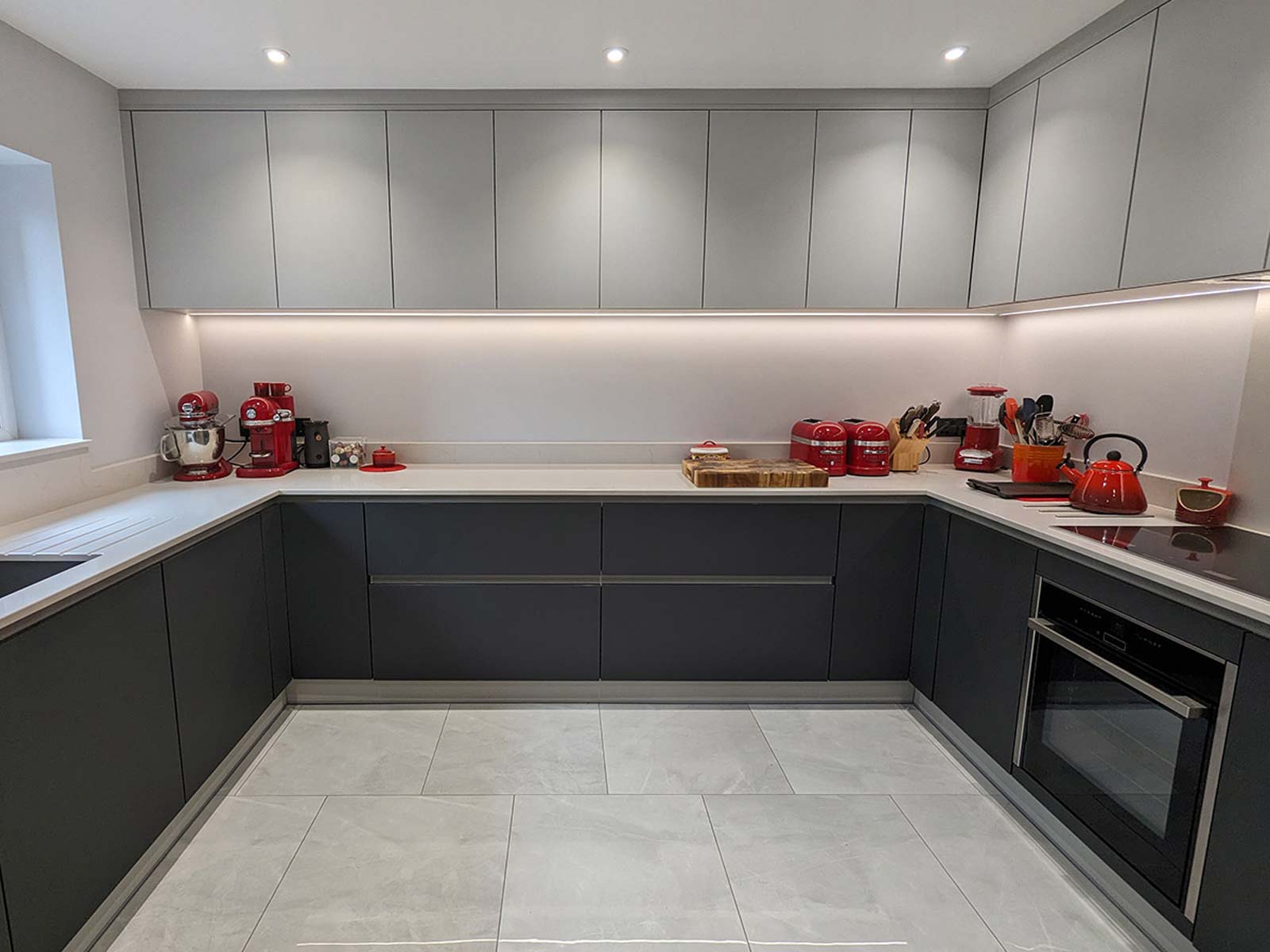 Modern light grey kitchen with dark grey kitchen base cabinets