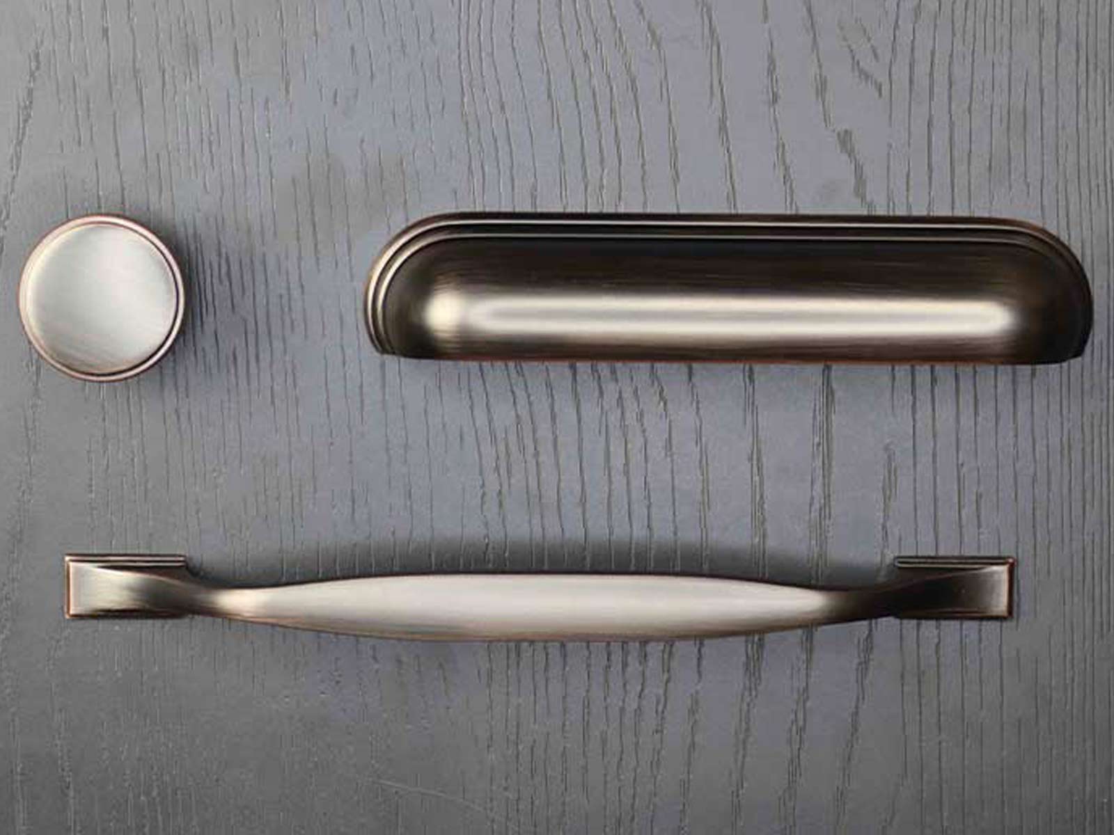 Beautiful kitchen cabinet handles for Shaker kitchens