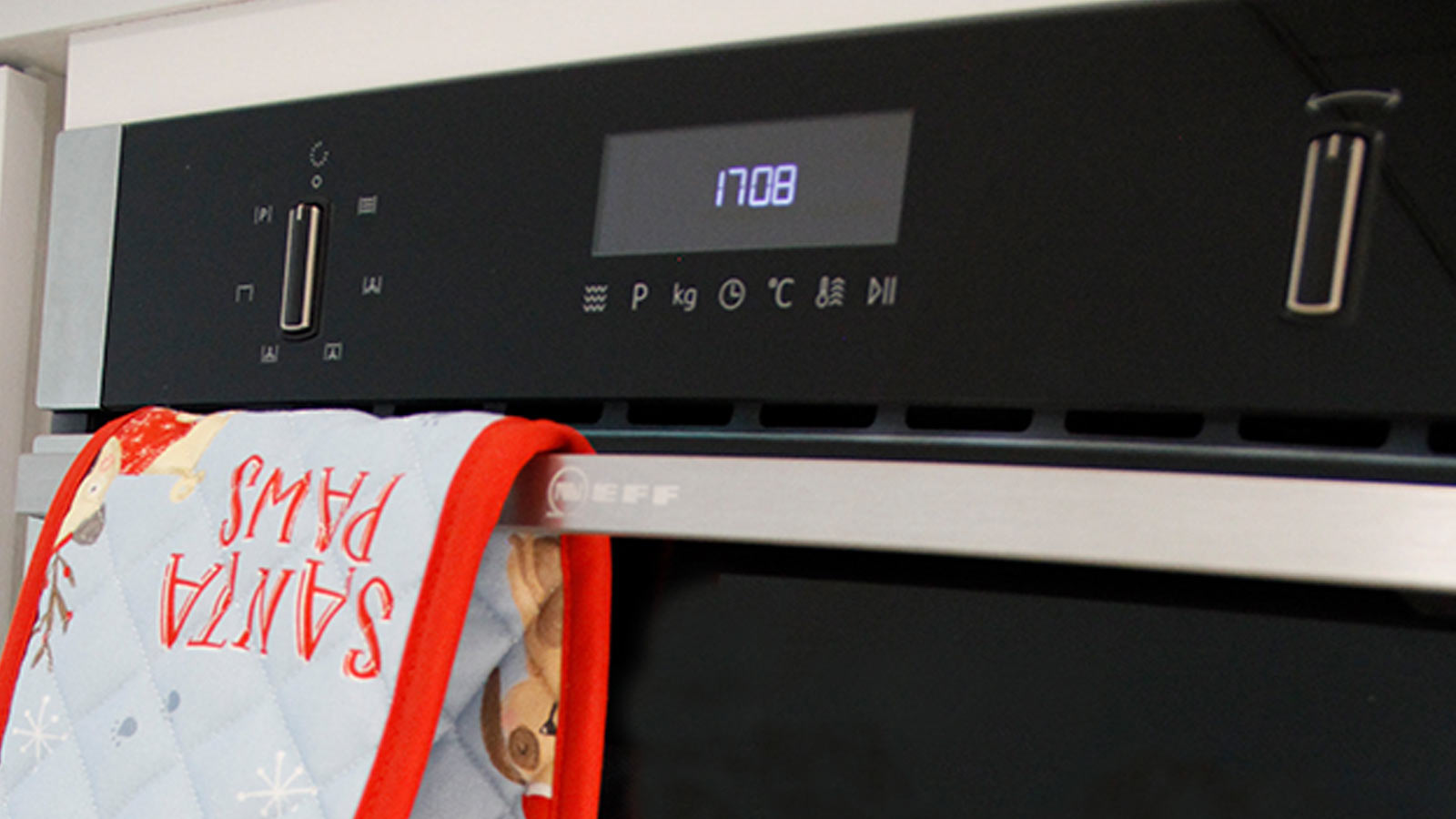 A Neff oven with Christmas oven mittens use to make a typical Christmas dinner