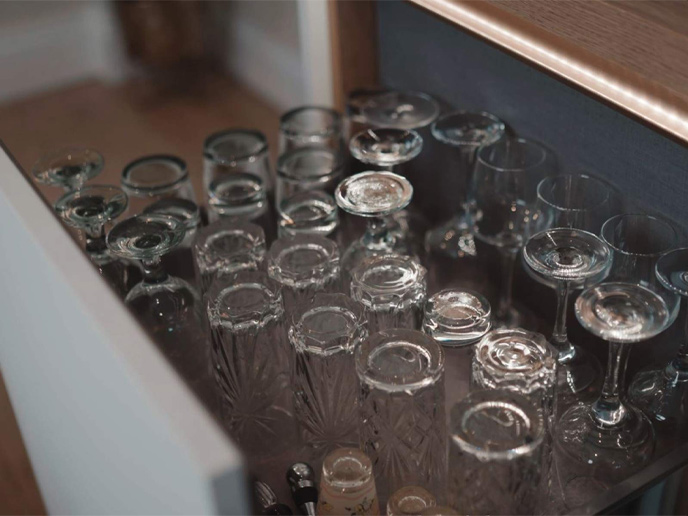 Pull-out cabinet kitchen units suitable for pull-out corner storage