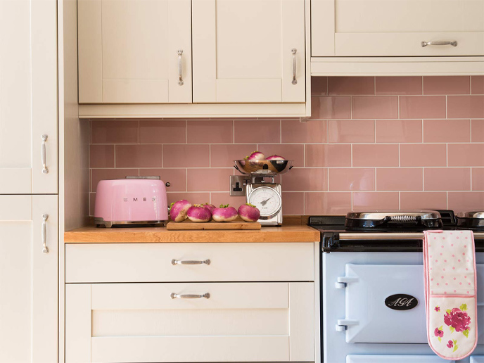A modern farmhouse kitchen with a coastal chic dining room table