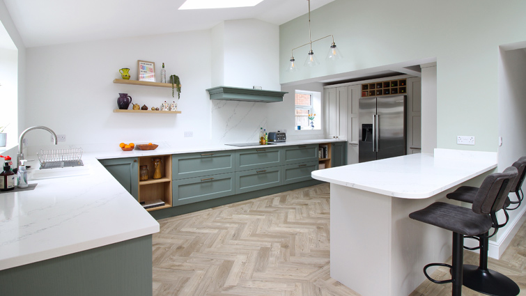 A kitchen peninsula in a modern kitchen with seating