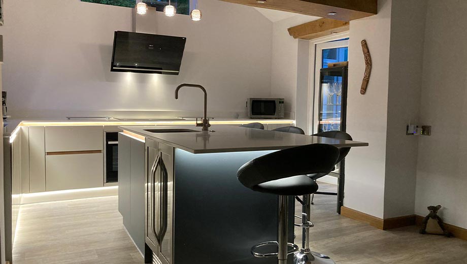 Modern handleless kitchen without wall cabinets