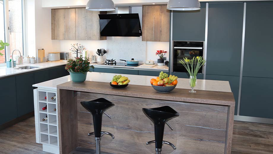Modern natural kitchen with kitchen island