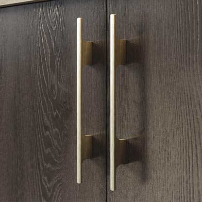 Luxury fitted kitchen handle options